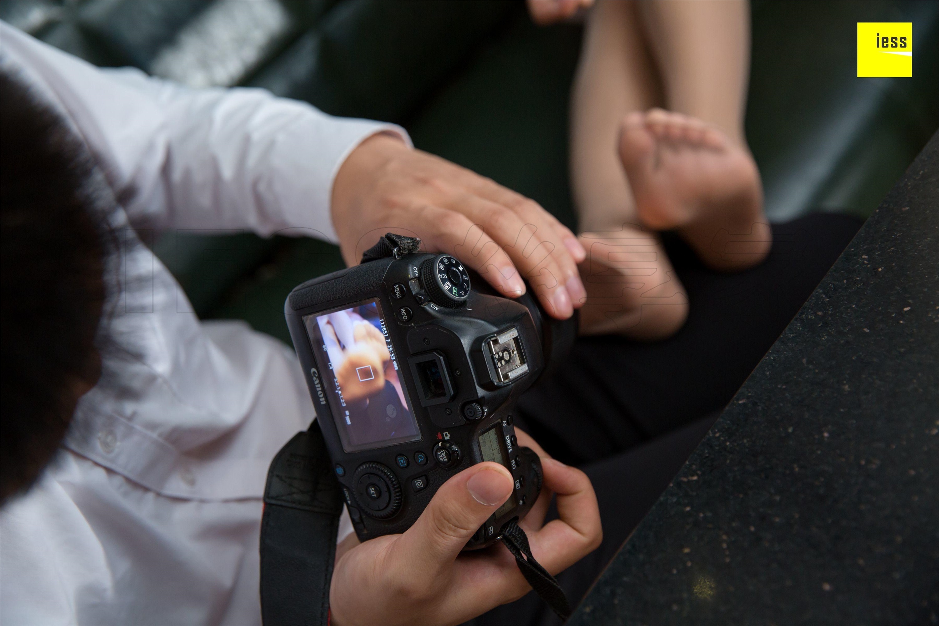 IESS异思趣向  2018.08.22《魔鬼周三》特刊32期：秋秋 摄影师约我去KTV